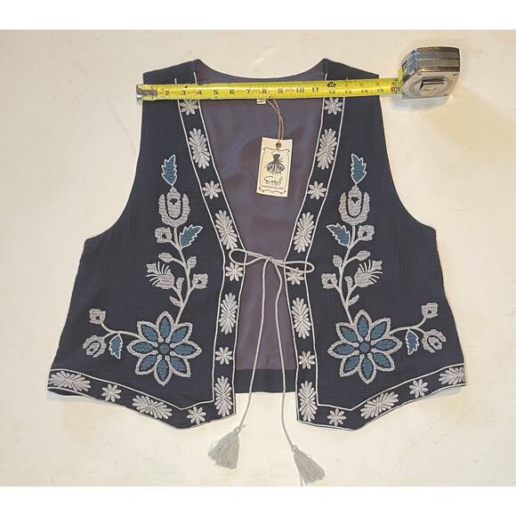 Easel Los Angeles Embroidered Boho Vest Women’s L Blue Gray Floral Tassel NWOT - Picture 3 of 9